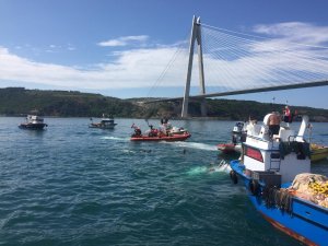 Yavuz Sultan Selim Köprüsü altında balıkçı teknesi ile gemi çarpıştı