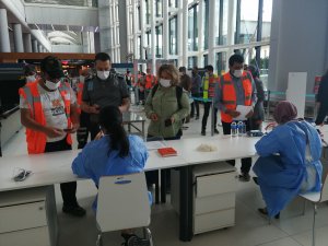 İstanbul Havalimanı aşı merkezinde havalimanı çalışanları aşılanmaya başladı