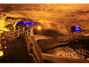 Paleozoik döneme ait Sulu Mağara turistleri ağırlıyor