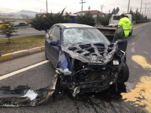 Alkollü sürücü durağa daldı: 3 ölü