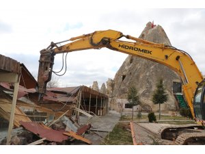 Kapadokya’da 240 kaçak yapı yıkıldı