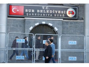 HDP’li Sur Belediye Başkanı Filiz Buluttekin gözaltına alındı