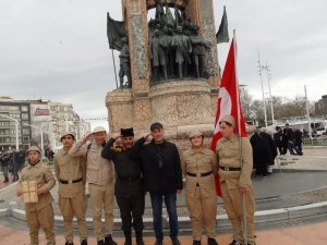 Sarıkamış şehitleri anısına Taksim’de 2 saat nöbet tuttular
