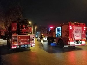 Kadıköy’de alevler geceyi aydınlattı