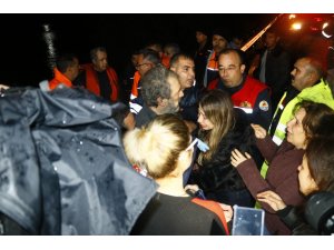 Adana’da sele kapılan otomobilde bulunan 5 kişi kurtarıldı