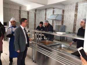 İlçe Milli Eğitim Müdürü Karakoç, Vali Recep Yazıcıoğlu Anadolu İmam Hatip lisesini ziyaret etti