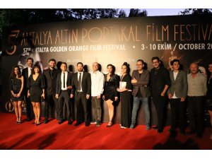57. Antalya Altın Portakal Film Festivali’nde kırmızı halı şıklığı