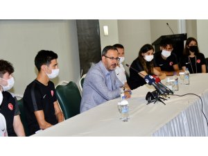 Bakan Kasapoğlu’ndan Paralimpik Milli Tekvando Takımı’na ziyaret