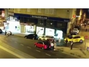 Otomobilde alkol kullanan gençlerle mahalleli arasında kavga: 1 yaralı