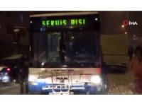 Ankara’da kontrolden çıkan belediye otobüsü araçlara çarparak durdu