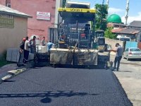 Ağrı Belediyesi asfalt serim çalışmalarını sürdürüyor