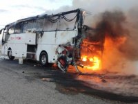 İran plakalı yolcu otobüsü yandı