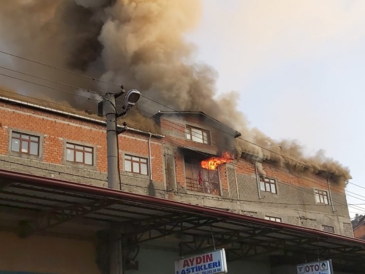 Zonguldak’ta mobilya atölyesinden büyük yangın