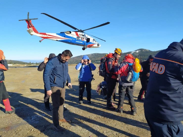 50 kişilik özel tim, helikopterle arama kurtarma çalışmalarına katıldı