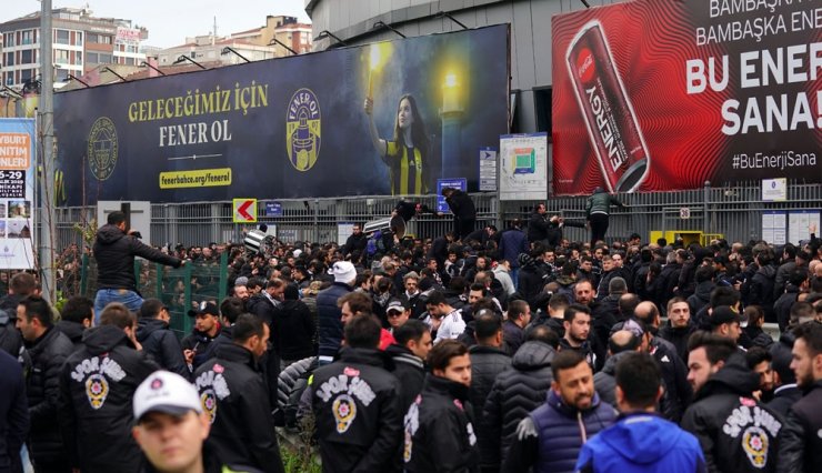 Beşiktaş taraftarları stada geldi