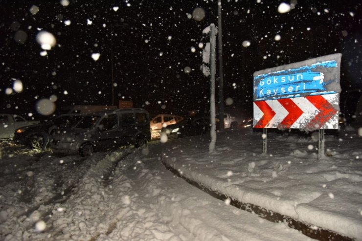 Kahramanmaraş-Kayseri yolu çift yönlü trafiğe kapatıldı