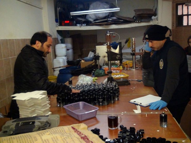 Polisten sahte parfüm operasyonu: 150 bin şişe ele geçirildi