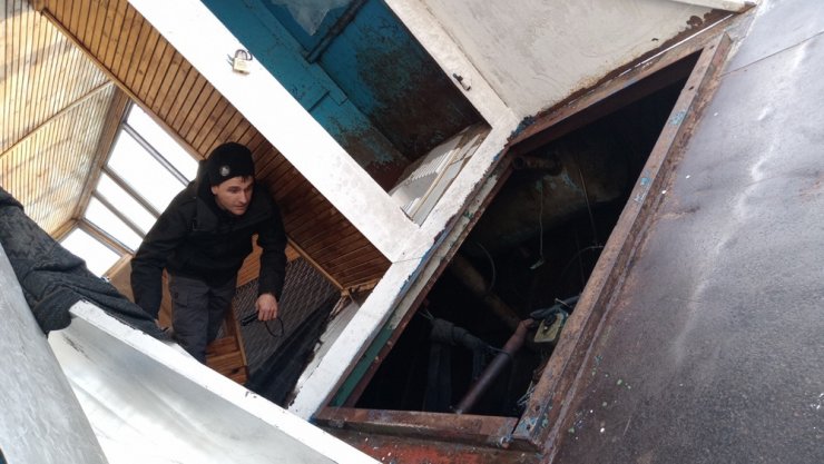 Alabora olan göçmen teknesi karaya çıkarıldı