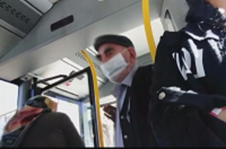 Otobüsten inmek istemeyen yaşlı adam tehditler savurdu