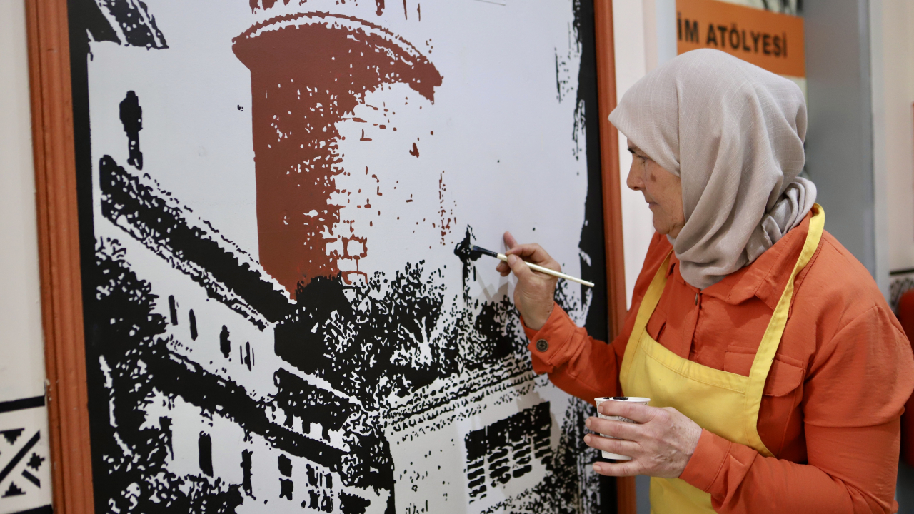 Ağrı’da 62 yaşındaki kadının resim azmi ilham veriyor