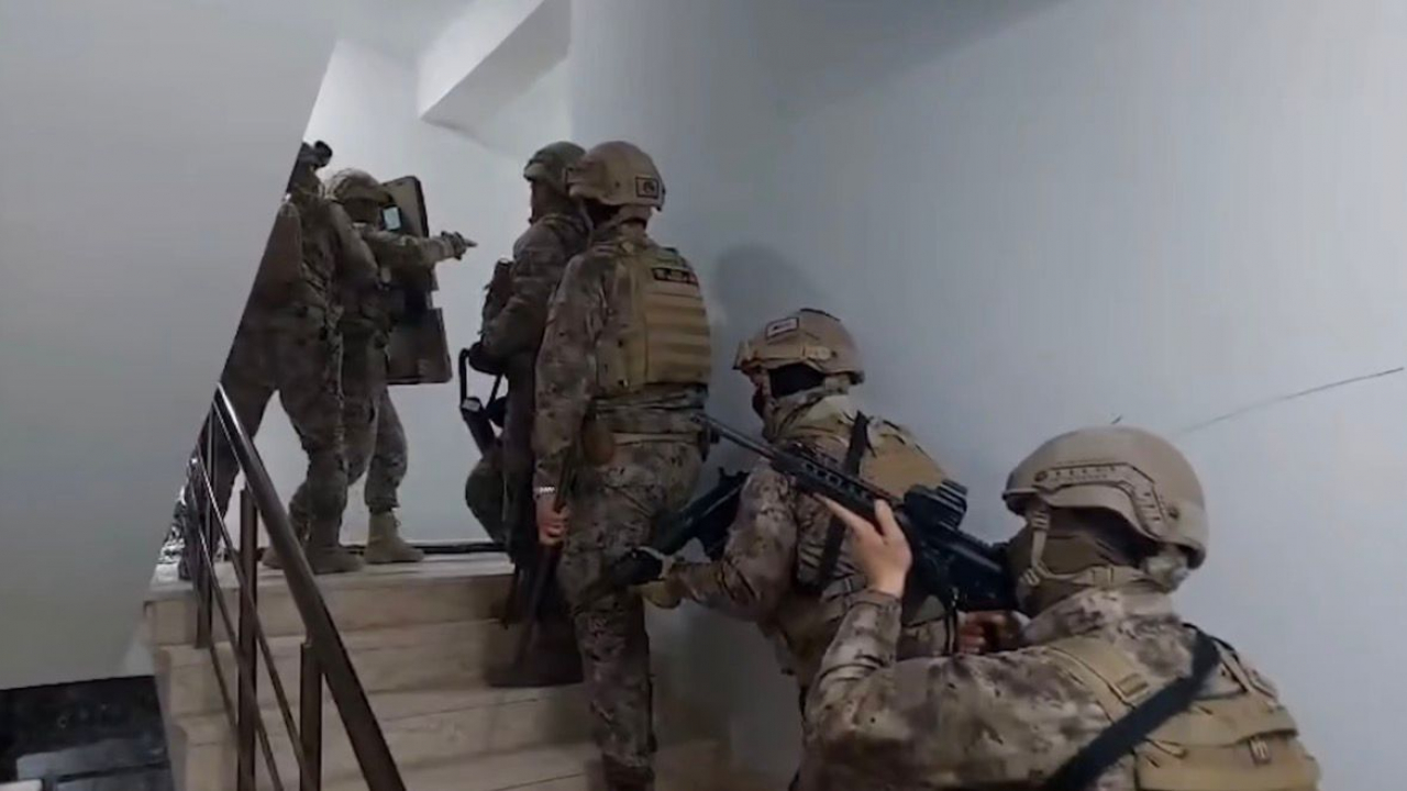 Ağrı ile Patnos’ta sokak satıcılarına eş zamanlı operasyon!