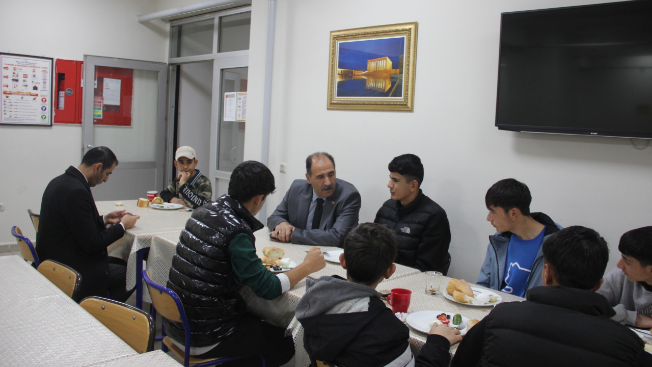 Aziz Gün’den Haydar Aliyev Fen Lisesi Öğrenci ve Öğretmenlerine Moral Ziyareti