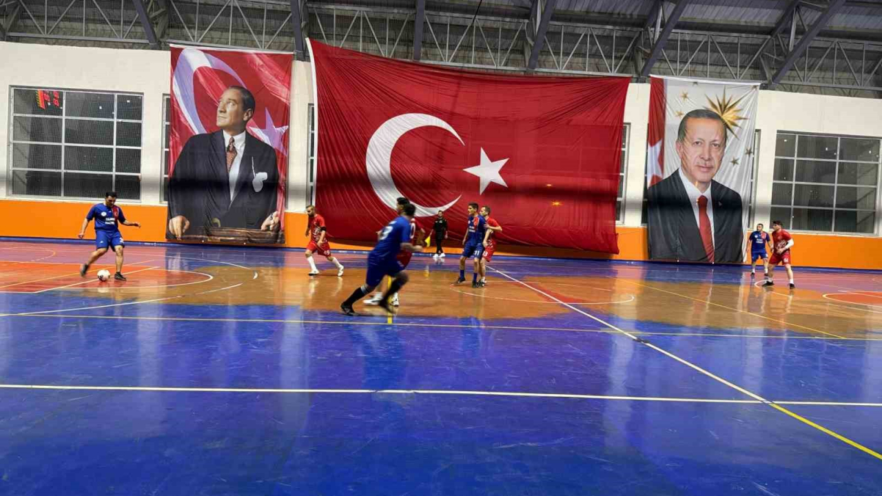 Bulanık'ta Futsal Turnuvası Başladı, 21 Takım Şampiyonluk İçin Yarışacak!