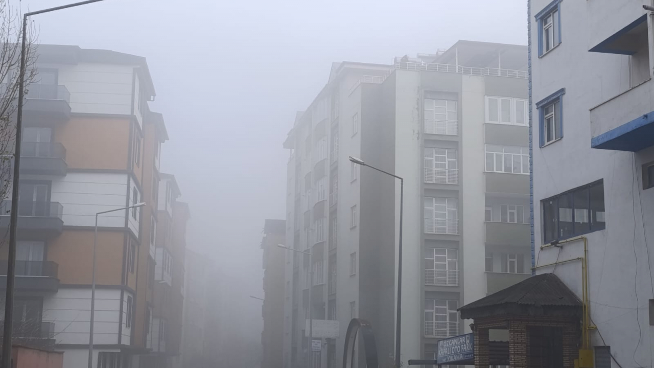 Doğubayazıt güne sisle uyandı