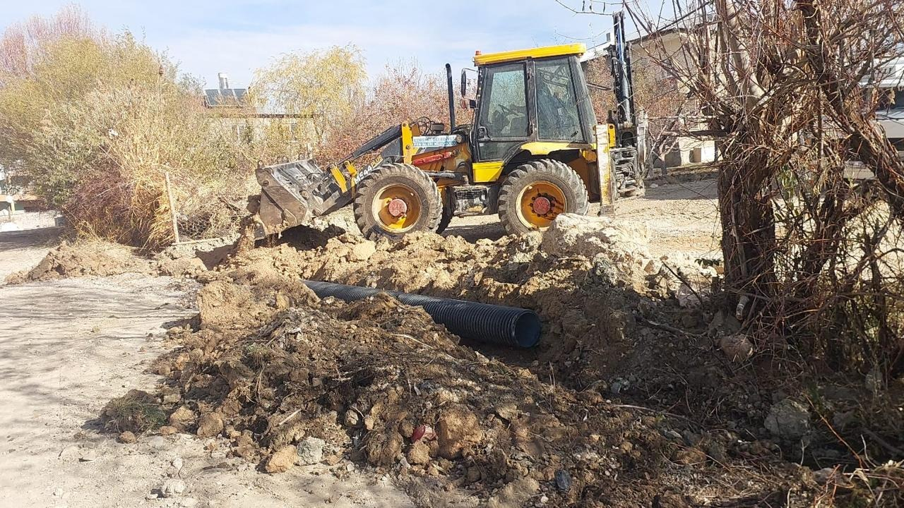 Edremit’te Kış Öncesi Yol Çalışmaları Hız Kazandı