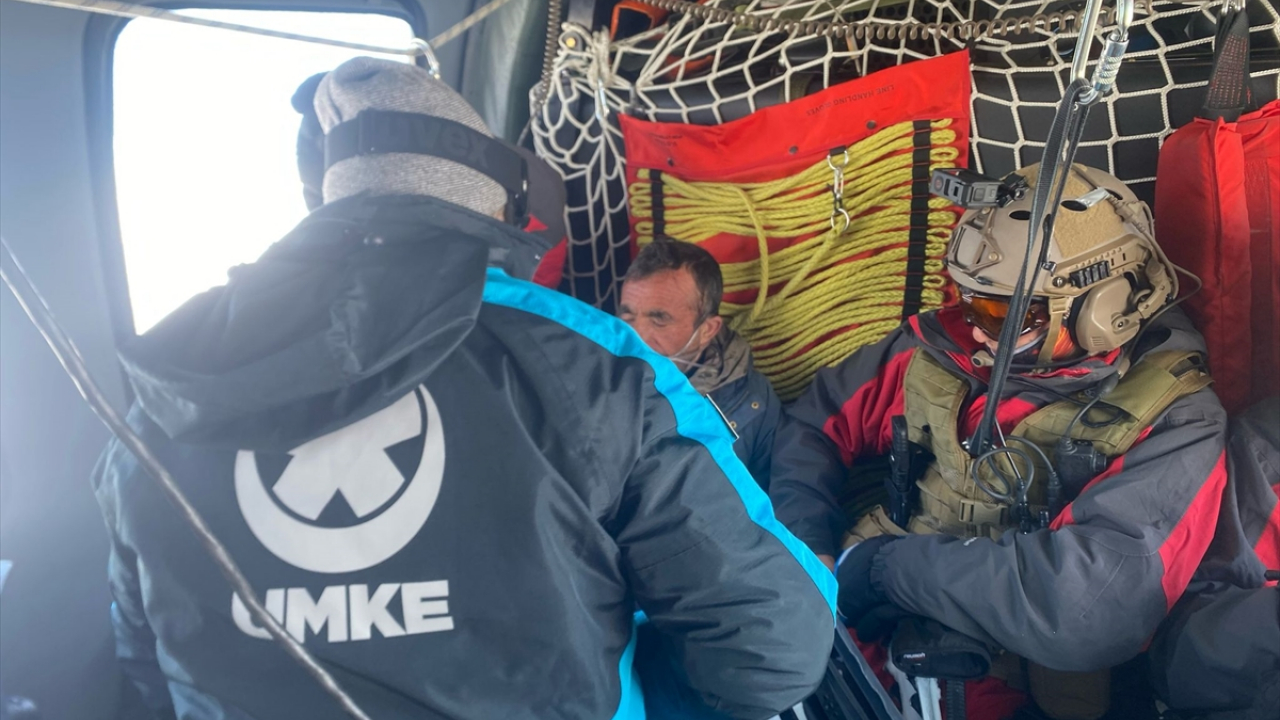 Erzurum’da mezrada 15 gündür haber alınamayan kişiye helikopterle ulaşıldı