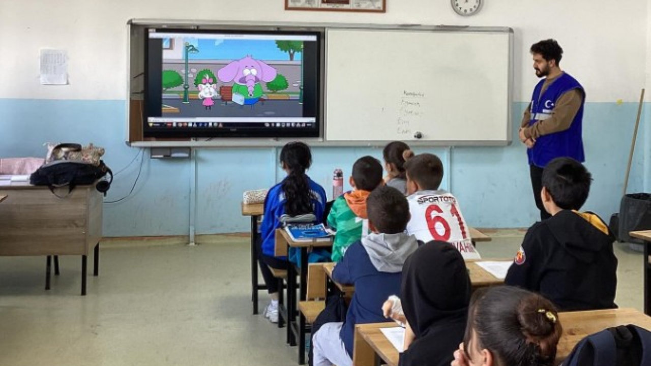 Erzurum Genç Yeşilay’dan Hilalkent Ortaokulu’nda BKY Etkinliği