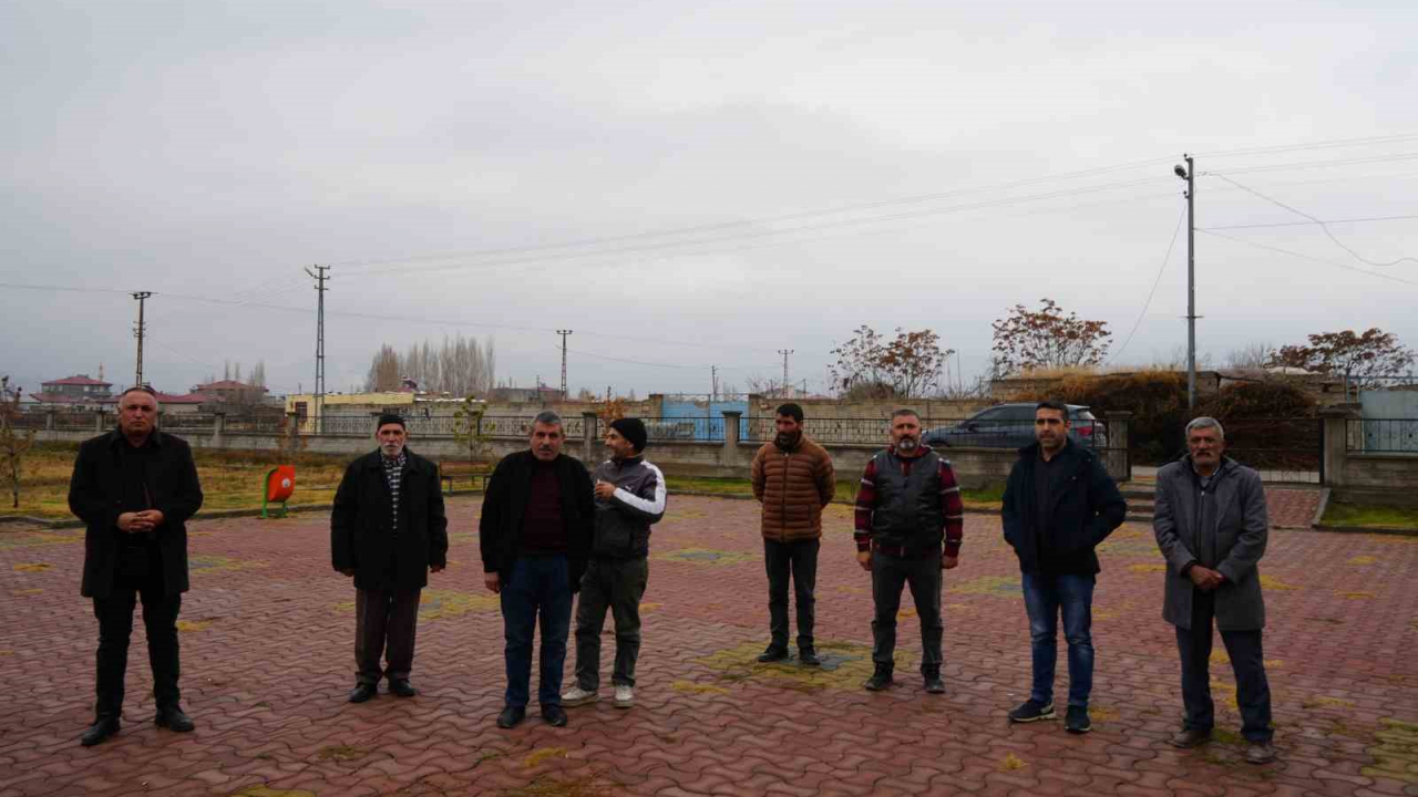 Iğdır'da doğalgaz çalışmaları durduruldu, vatandaşlar yetkililere tepki gösterdi
