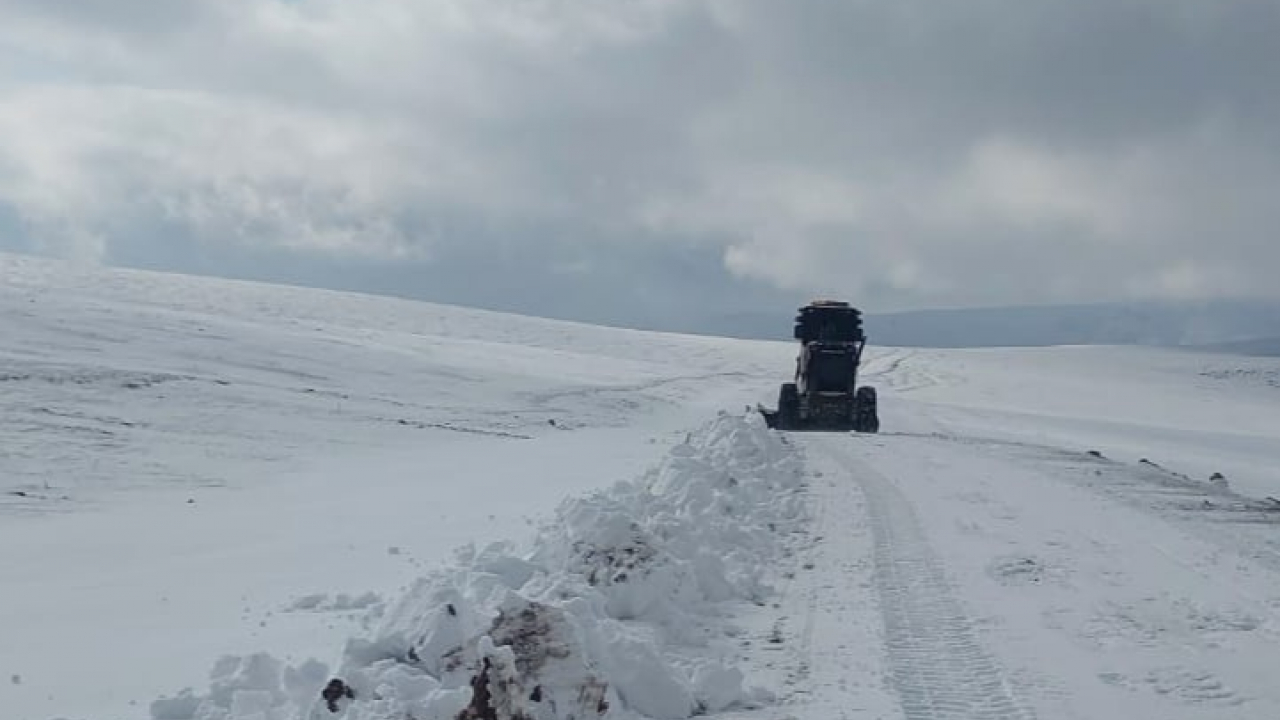 Iğdır’da Yılın İlk Kar Mücadelesi Başladı: Kapanan Köy Yolları Yeniden Ulaşıma Açıldı