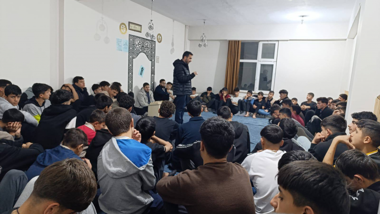 İmam Hatip Pansiyonunda Tîn Sûresi Üzerine Anlamlı Sohbet