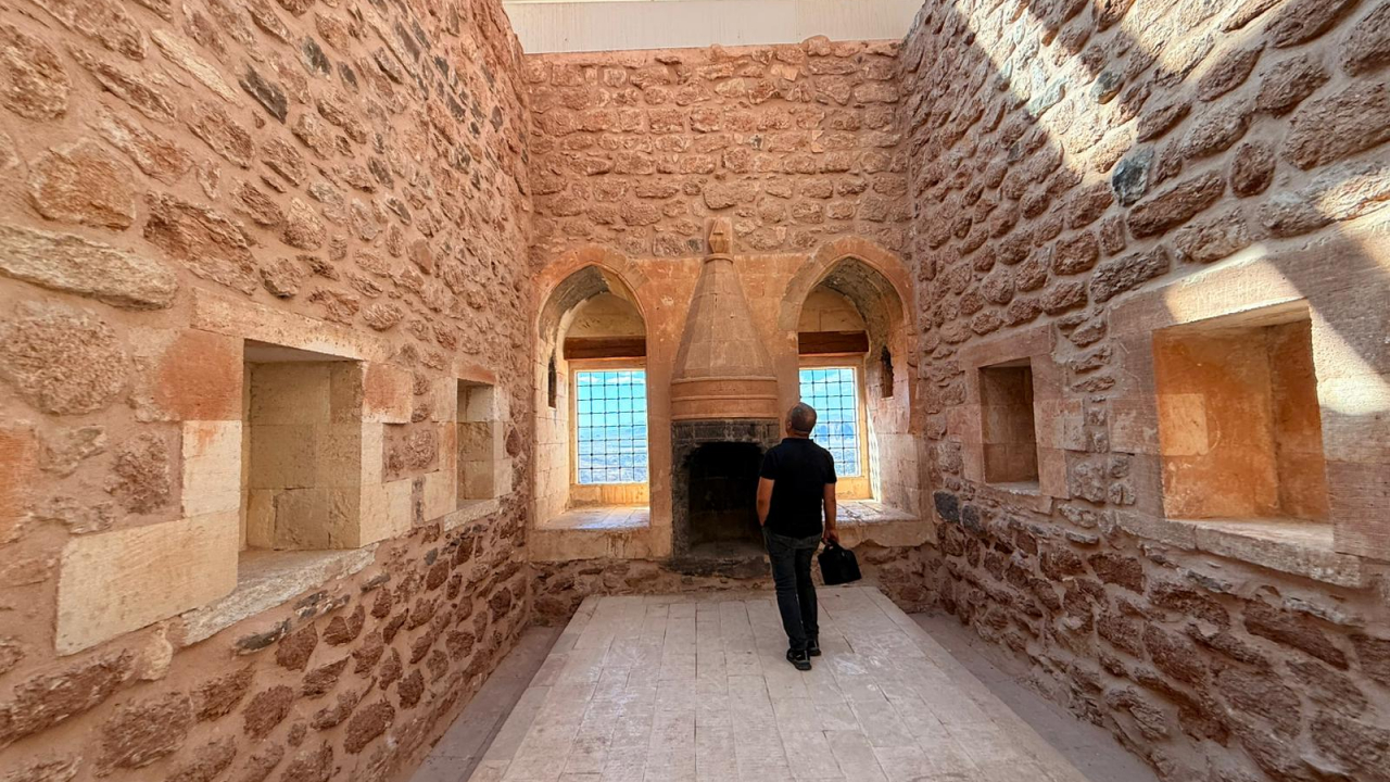 İshak Paşa Sarayı’nın hamamı tarih meraklılarının dikkatini çekti