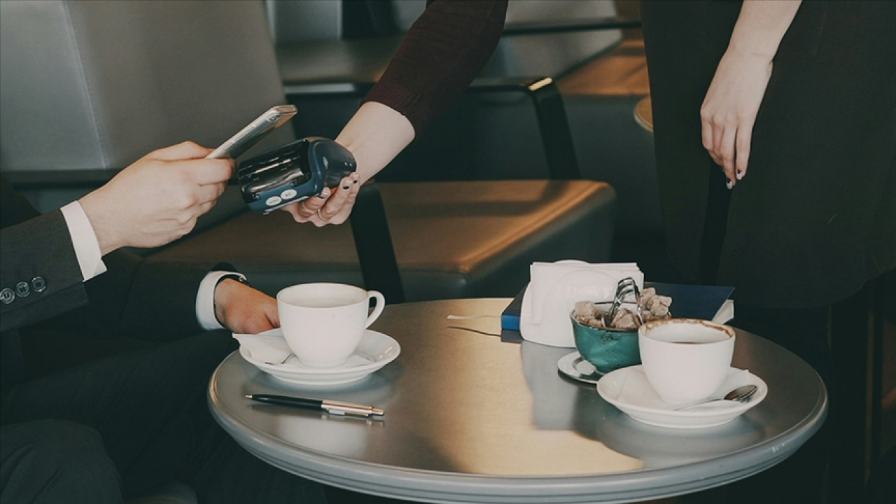 Kafelerde masa ve servis ücreti tartışmaları sona eriyor