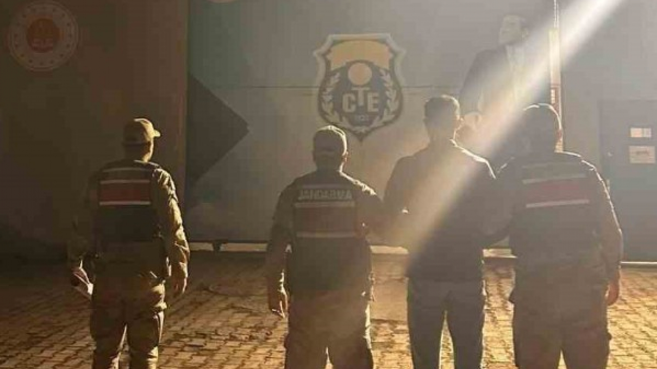 Kağızman'da 7 yıl hapis cezası bulunan sahtekar yakalandı!