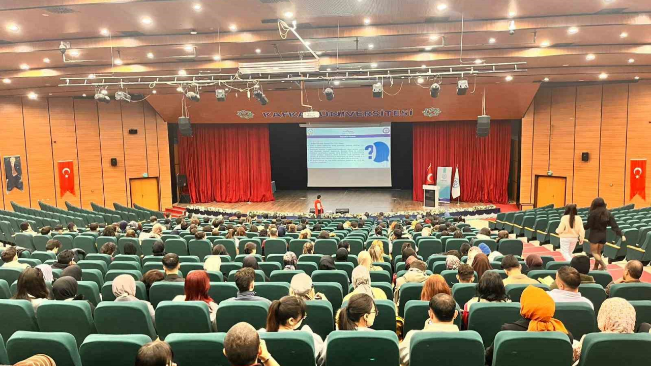 Kars'ta üniversite öğrencilerine terörle mücadele eğitimi verildi