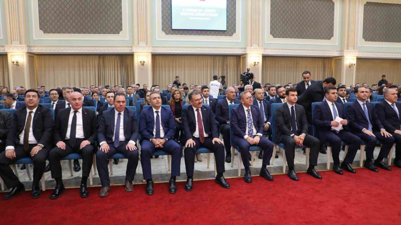 Karslı iş insanları Nahçıvan'da ekonomik iş birliği için forum düzenledi