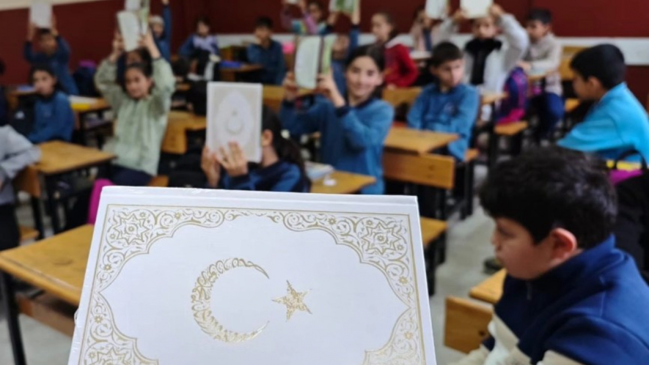 Kur’an-ı Kerim Dersini Seçen Öğrencilere TDV’den Anlamlı Hediye