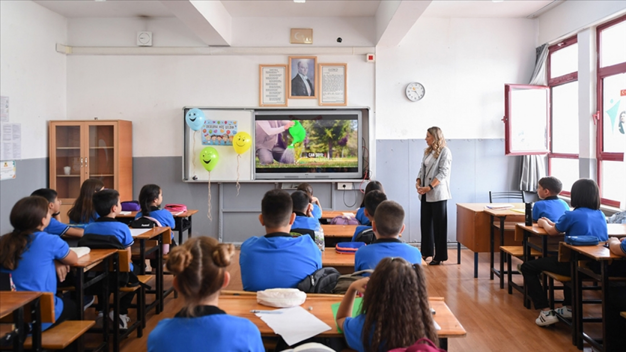 MEB’in kıyafet yönetmeliği olumlu geri dönüş aldı