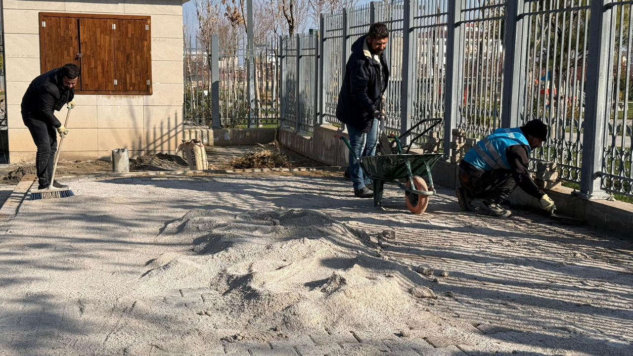 Millet Bahçesi’nde Kaldırım Bakım ve Onarım Çalışmaları Başladı