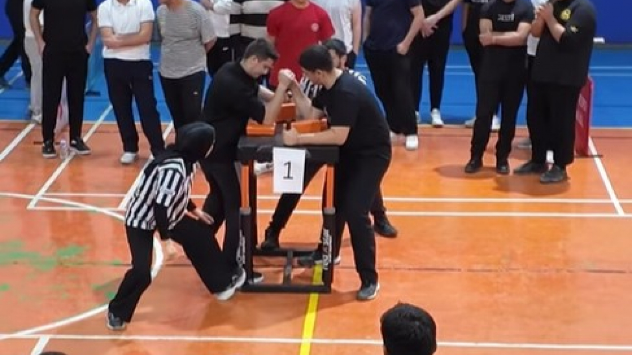 Muş’ta Bilek Güreşi İl Birinciliği Müsabakaları Devam Ediyor