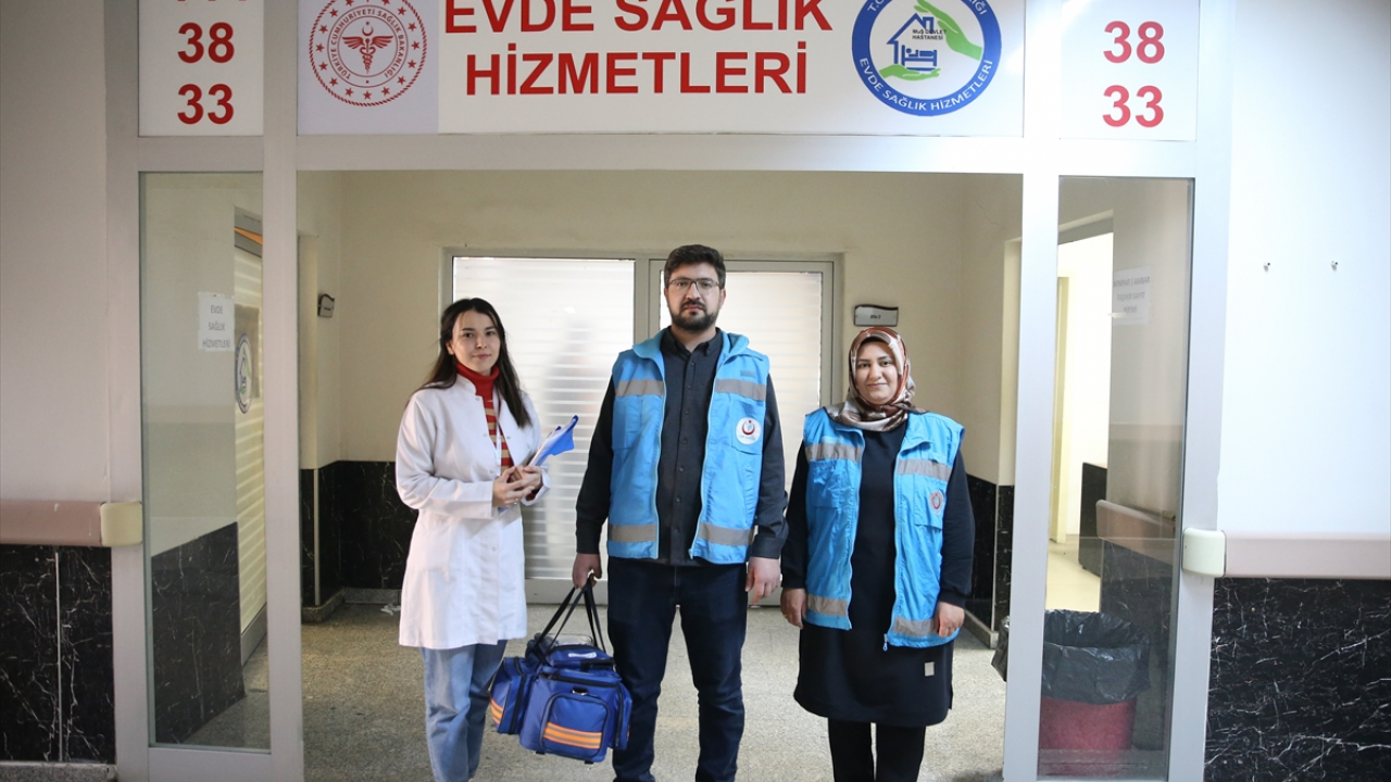 Muş’ta 'Mavi Yelekliler' zorlu coğrafyada şifa dağıtıyor