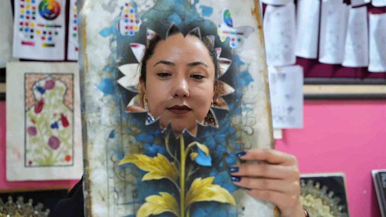 Muş'taki kadınlar kâğıt rölyef kursuyla meslek öğrenip aile bütçesine katkı sağlıyorlar