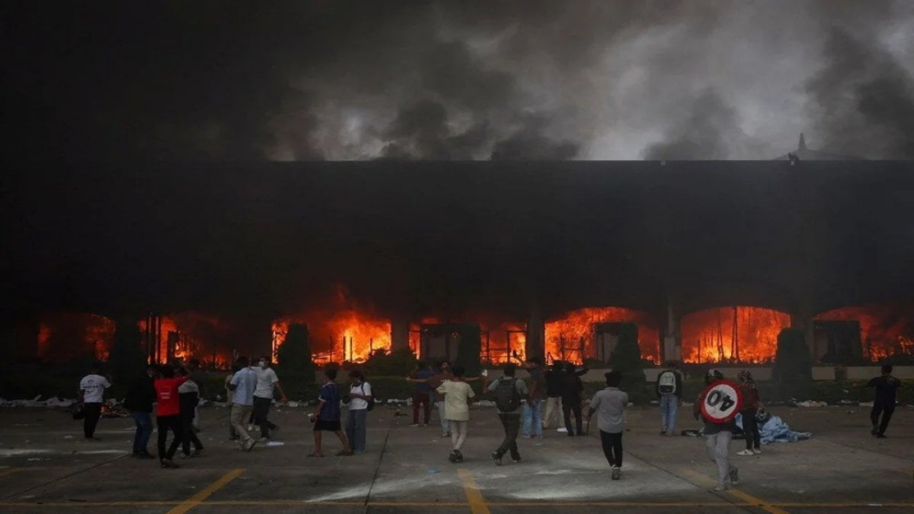 Nepal'deki gösterilerde cezaevlerinden 15 binden fazla mahkum firar etti