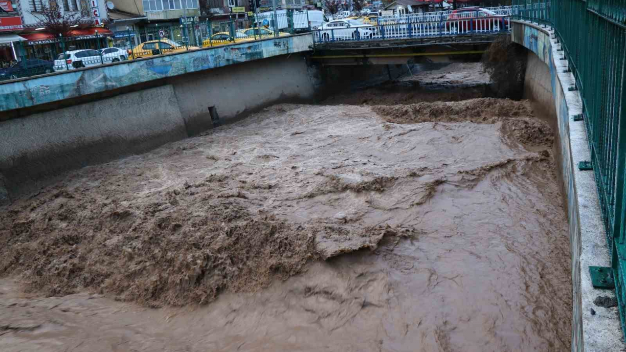 Oltu Çayı’nda tehlike yükseliş