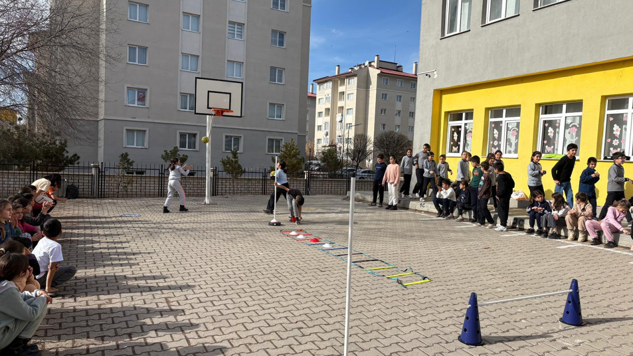 Pasinler’de Öğrenciler Sporla Dolu Bir Gün Geçirdi