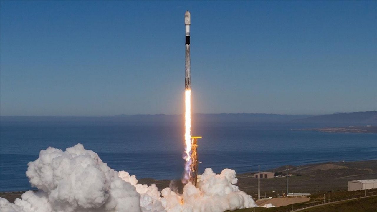 Türkiye’nin ilk yörünge transfer aracı Falcon 9 ile uzaya gönderildi