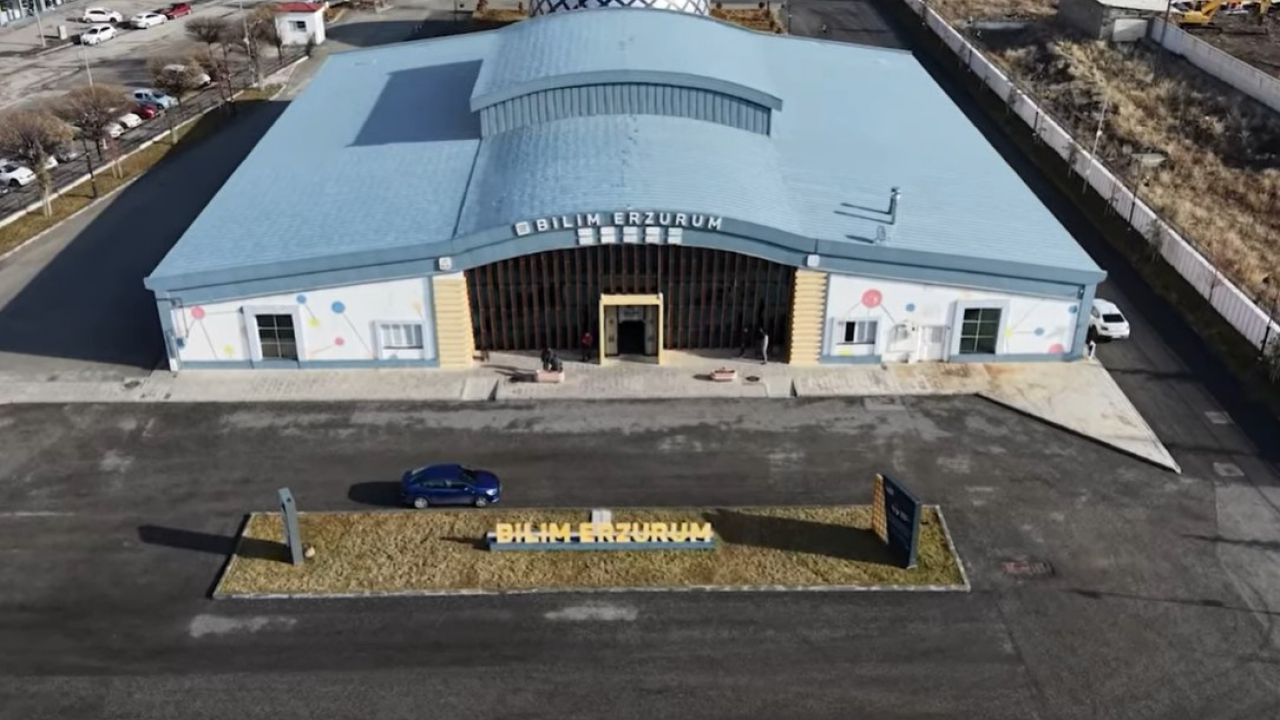 Ufkun Ötesinde Sergisi Bilim Erzurum’da Ziyarete Açıldı